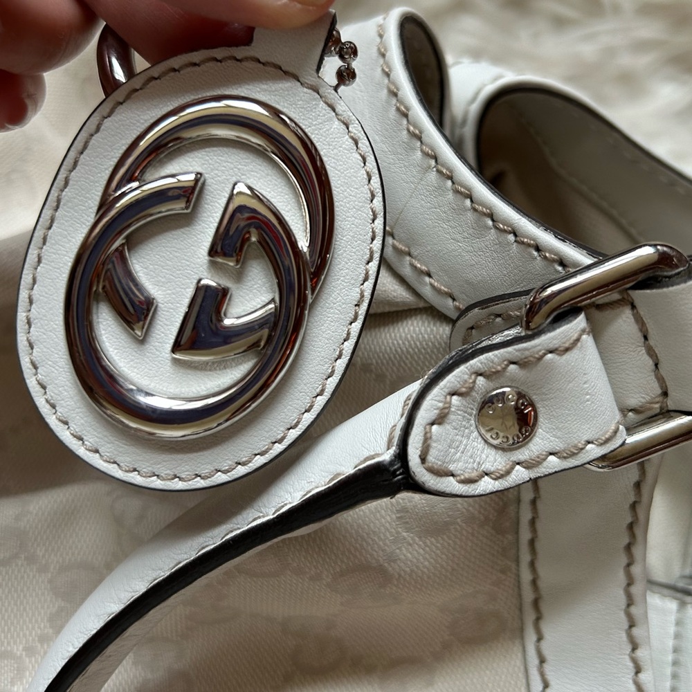 Gucci Handbag - Picture 6 of 9